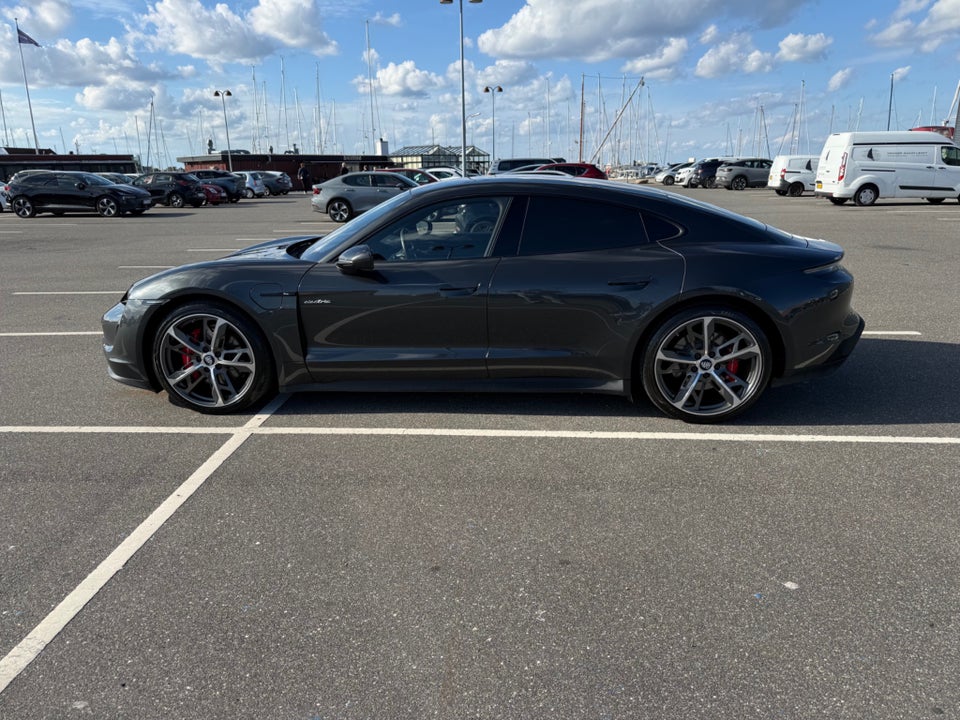 Porsche Taycan 4S Performance+ 75 Years 4d