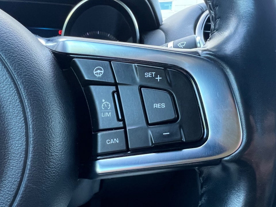 Jaguar XE 2,0 D180 R-Sport aut. 4d