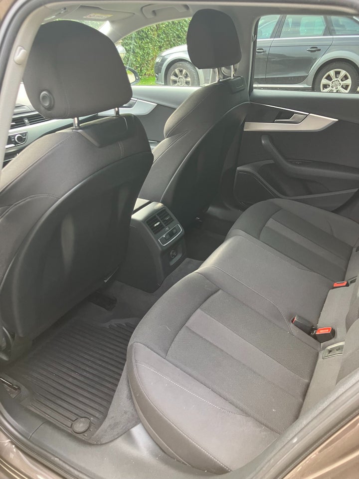 Audi A4 40 TFSi Avant S-tr. 5d