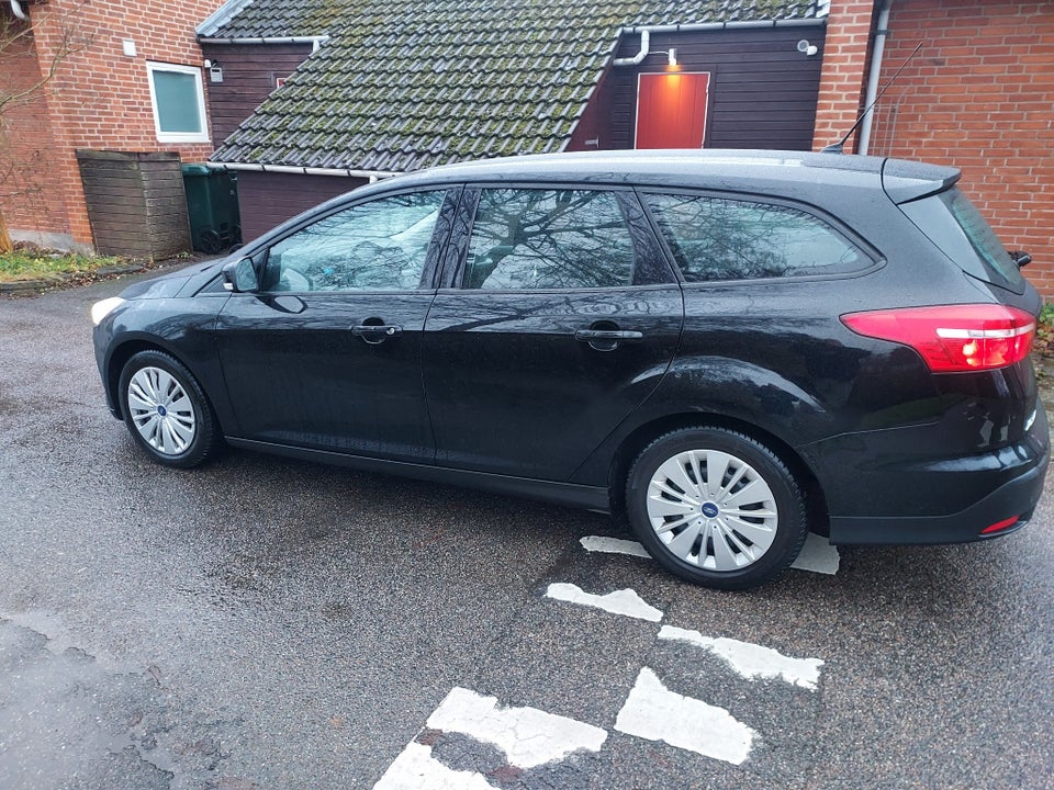 Ford Focus 1,5 TDCi 120 Business stc. 5d