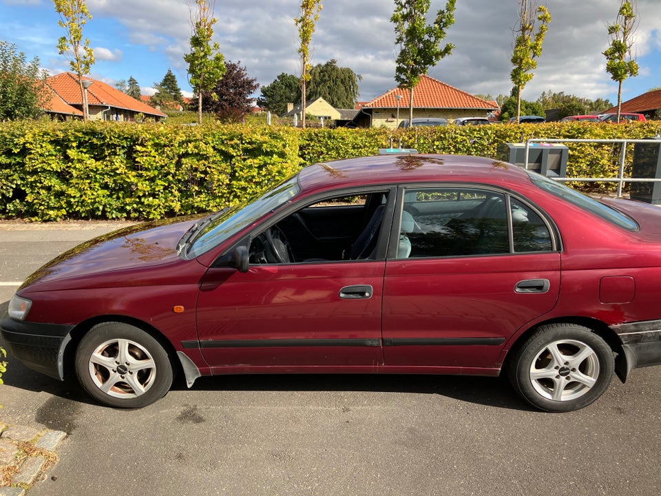 Toyota Carina E 1,6 Celebration 4d