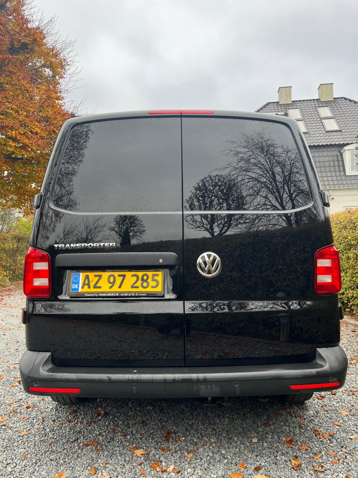 VW Transporter 2,0 TDi 140 Kassevogn lang