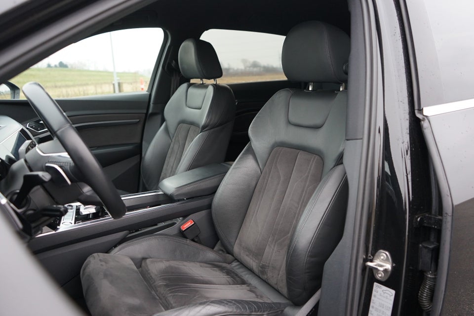 Audi e-tron 55 quattro 5d