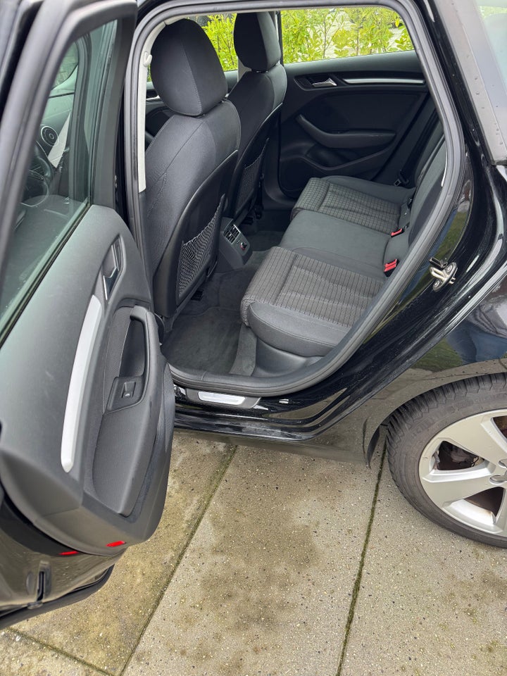 Audi A3 2,0 TDi 150 Ambiente Sportback 5d