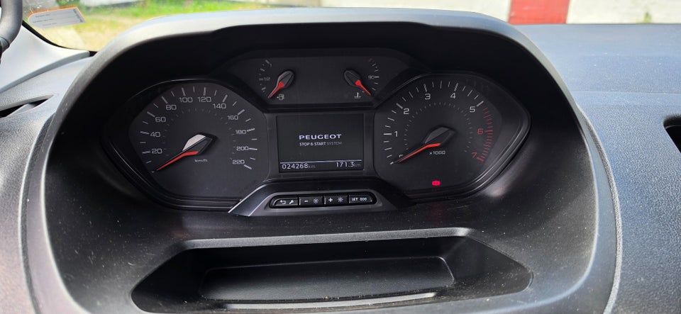 Peugeot Partner 1,5 BlueHDi 100 L1V1 Ultimate Van