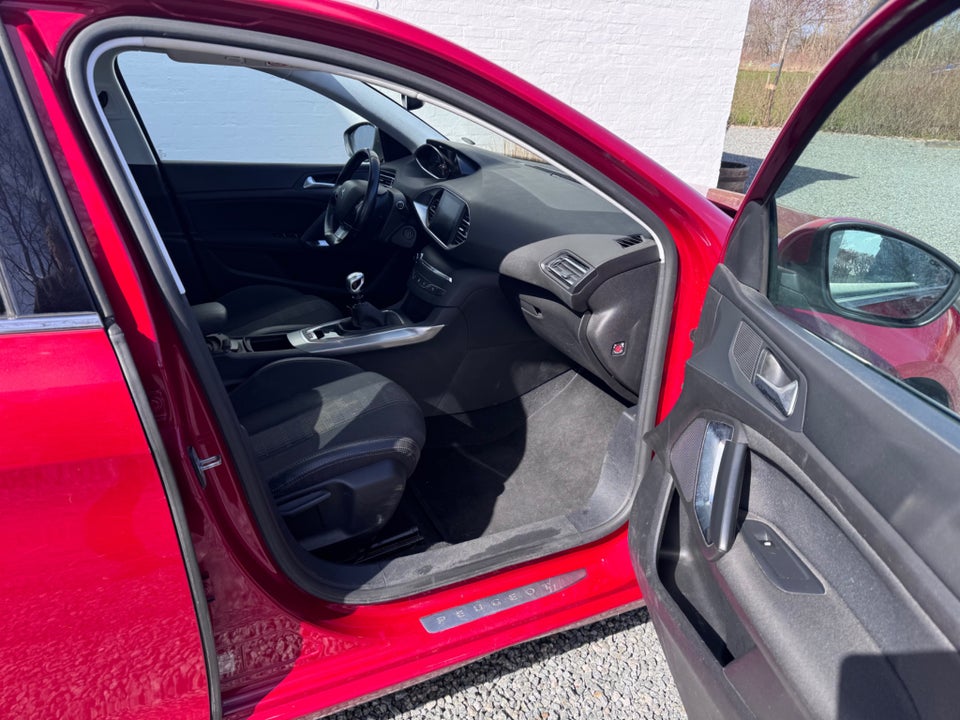 Peugeot 308 1,6 BlueHDi 120 Allure Sky SW 5d