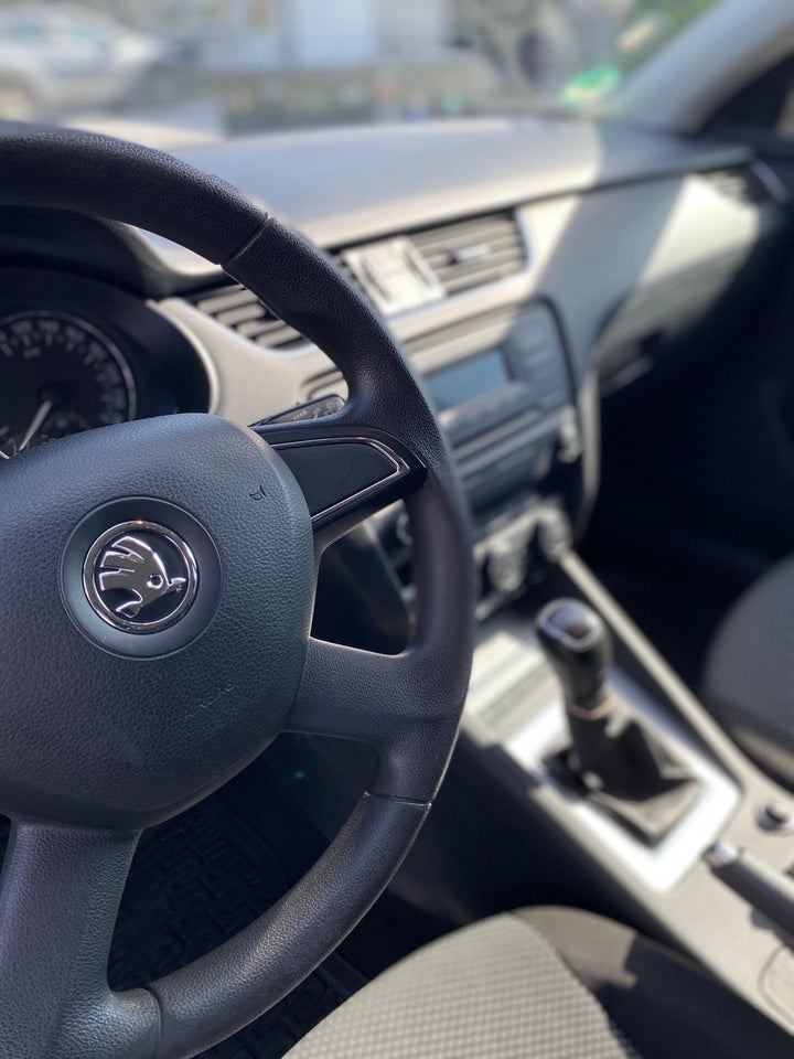 Skoda Octavia 1,6 TDi 105 Active 5d