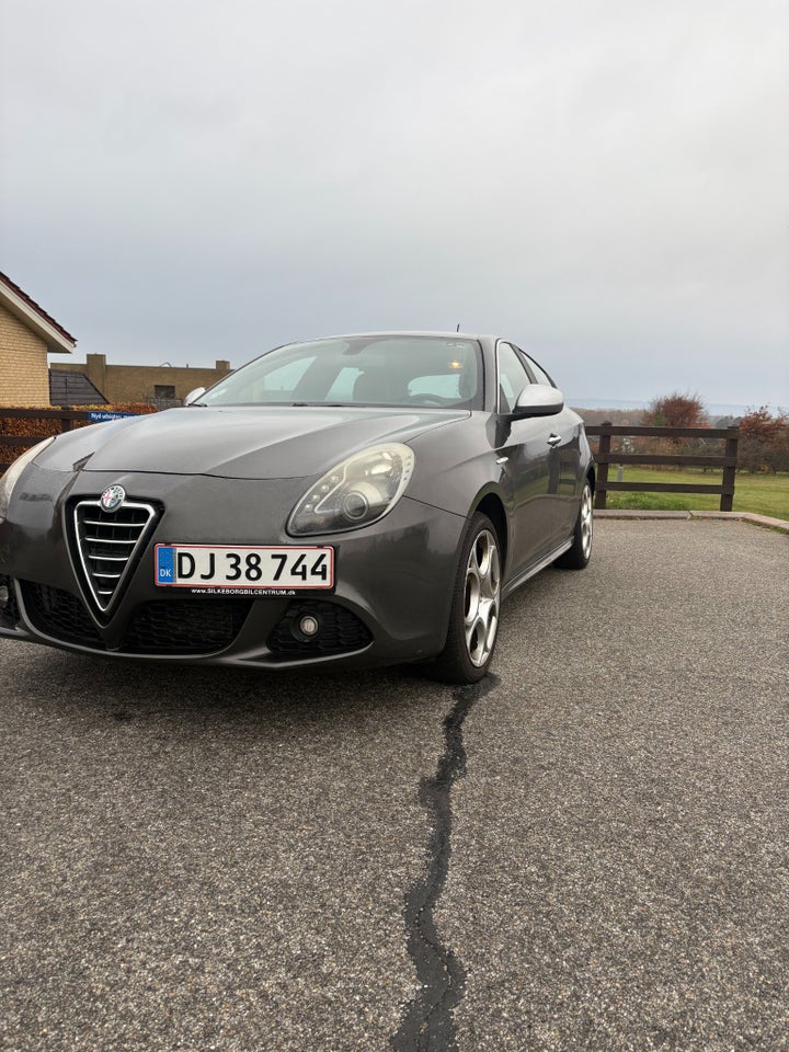 Alfa Romeo Giulietta 2,0 JTD 140 Distinctive 5d