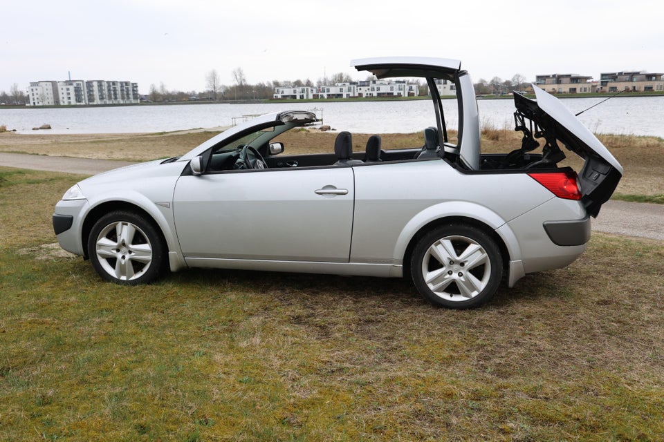 Renault Megane II 1,6 110 Comfort CC 2d