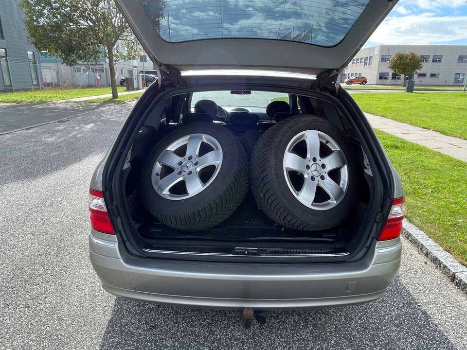 Mercedes E240 2,6 Avantgarde stc. aut. 5d