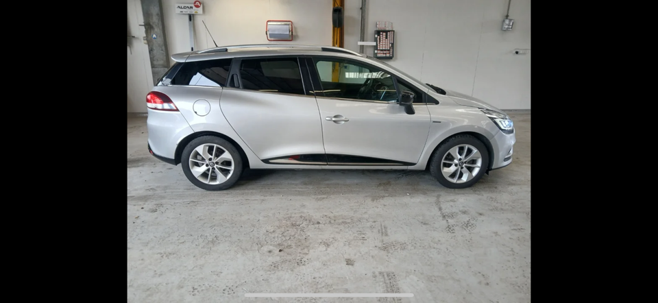 Renault Clio IV 1,5 dCi 90 Limited Sport Tourer 5d