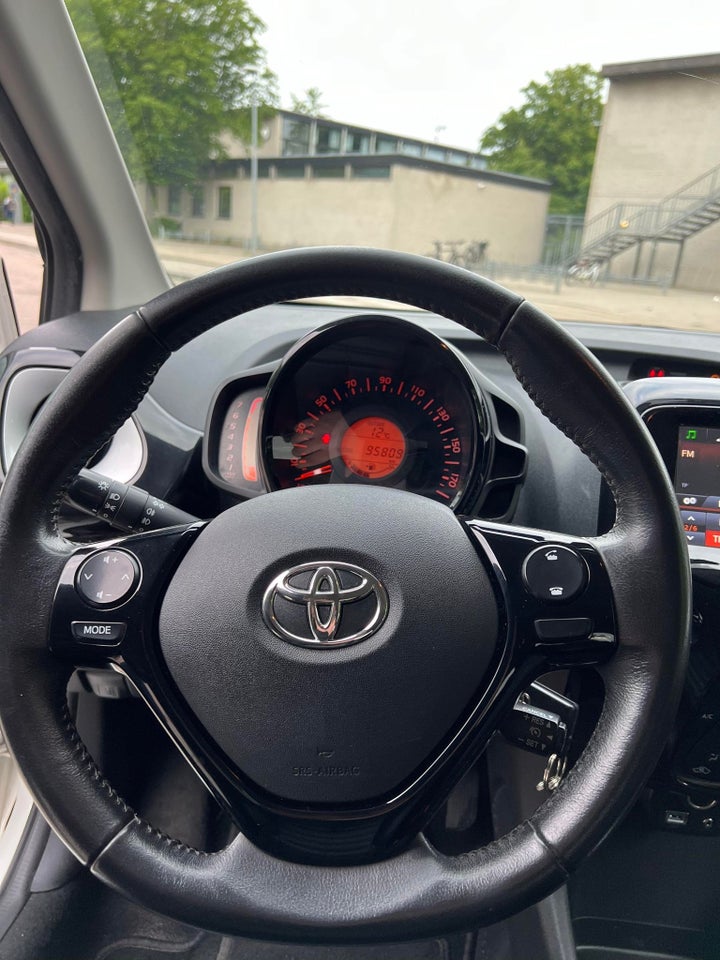 Toyota Aygo 1,0 VVT-i x-cellence 5d