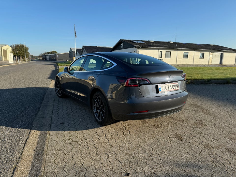 Tesla Model 3 Long Range AWD 4d