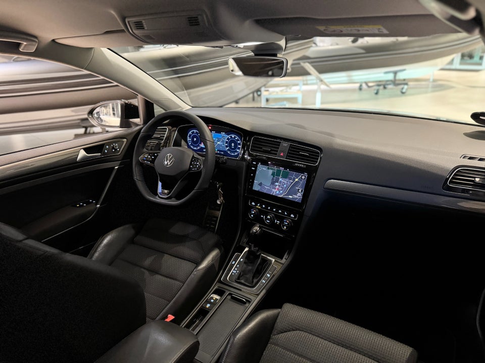 VW Golf VII 1,6 TDi 115 IQ.Drive DSG 5d