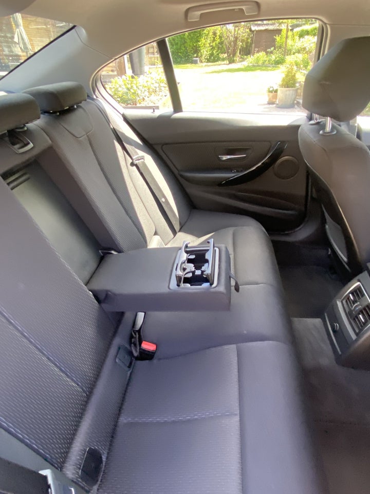 BMW 320d 2,0 Advantage aut. 4d