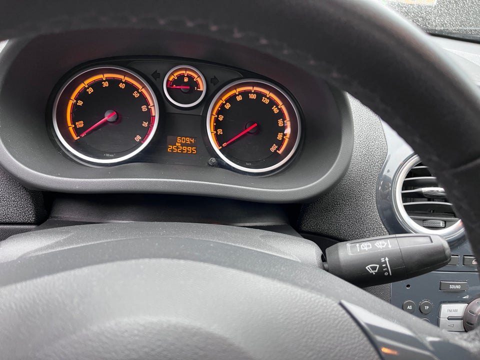 Opel Corsa 1,2 16V Cosmo 5d