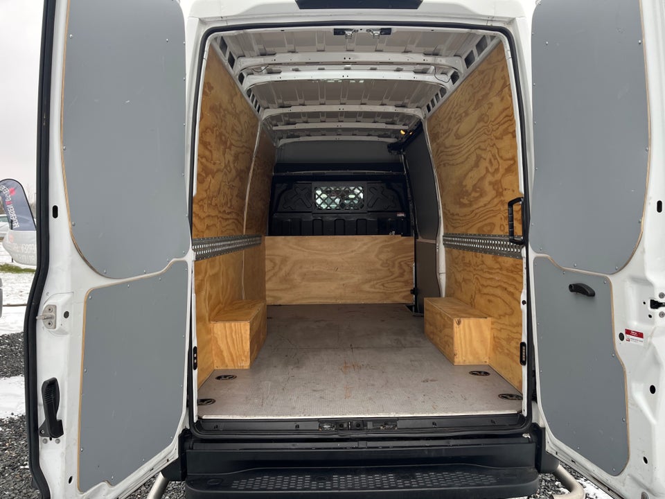 Iveco Daily 35S13 2,8 TDi Kassevogn