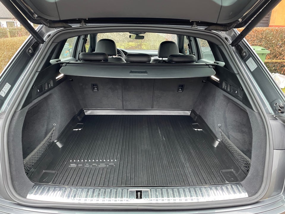 Audi e-tron 55 S-line Prestige quattro 5d