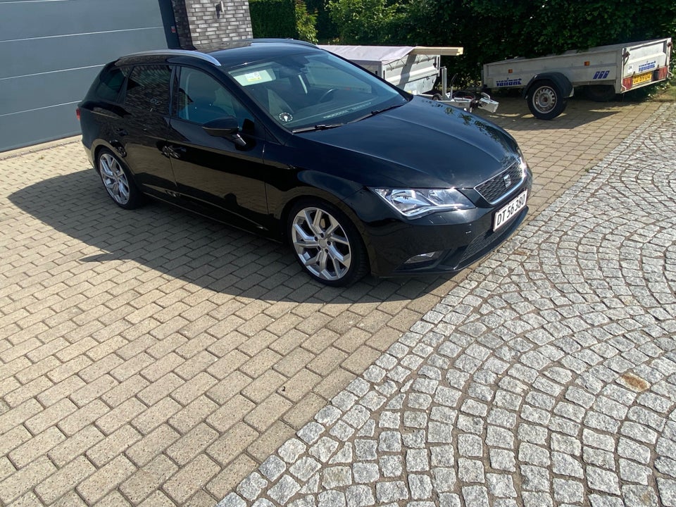 Seat Leon 1,6 TDi 110 Style ST DSG 5d