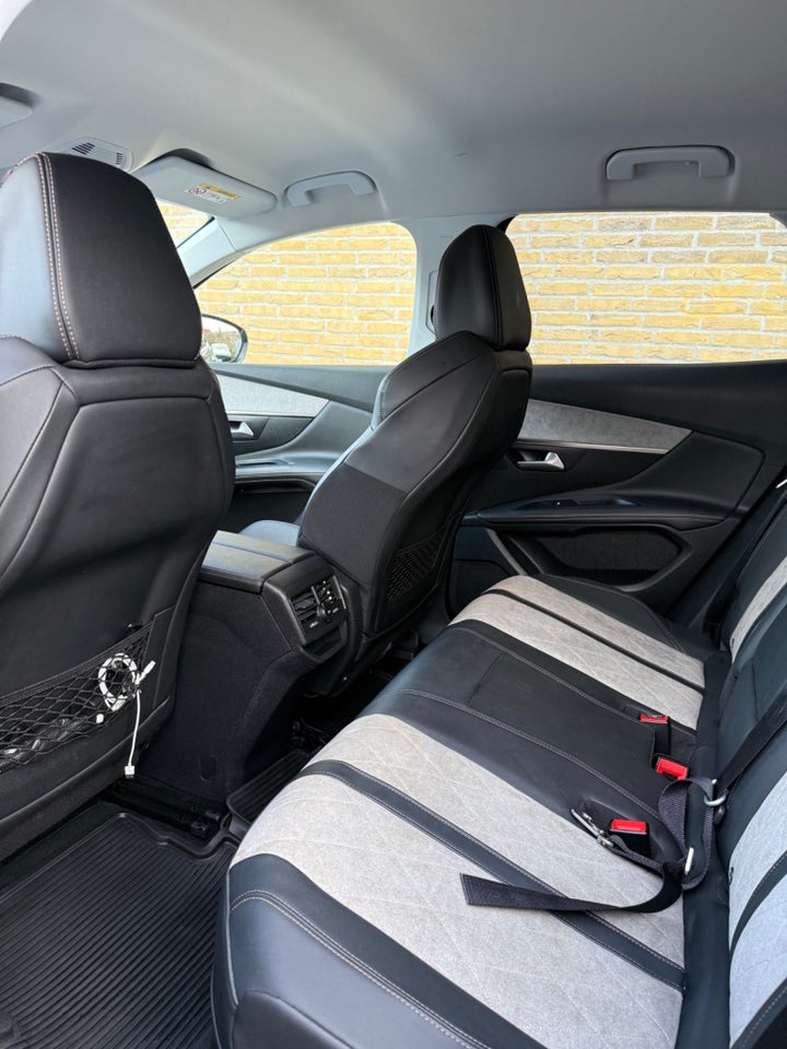 Peugeot 3008 1,6 Hybrid Allure Limited EAT8 5d