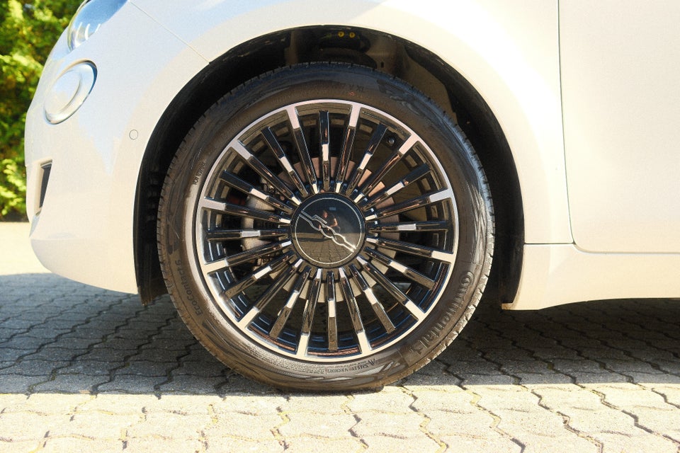 Fiat 500e 42 la Prima by Bocelli 3d