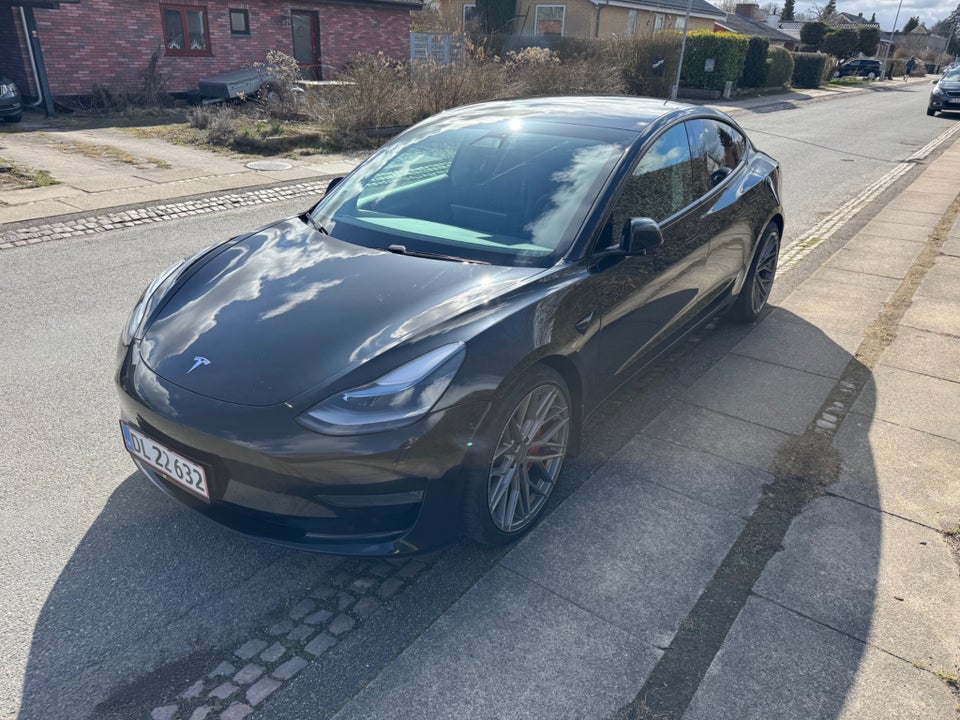Tesla Model 3 Long Range AWD 4d