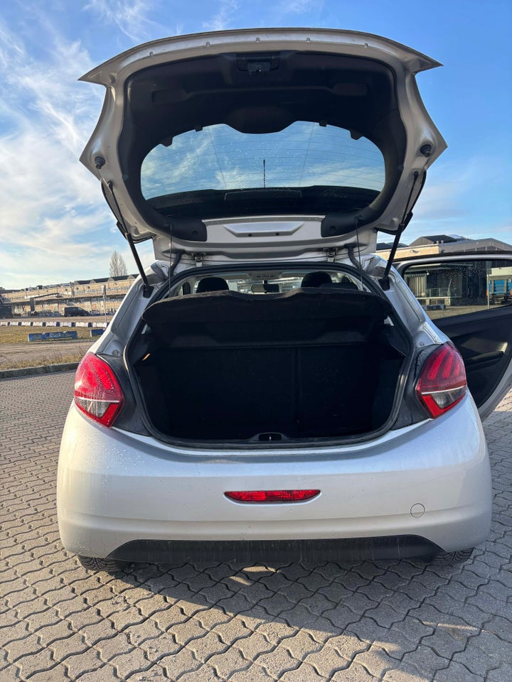 Peugeot 208 1,6 BlueHDi 100 Winter Edition 5d