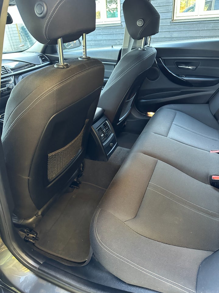 BMW 320i 2,0 Touring Executive aut. 5d