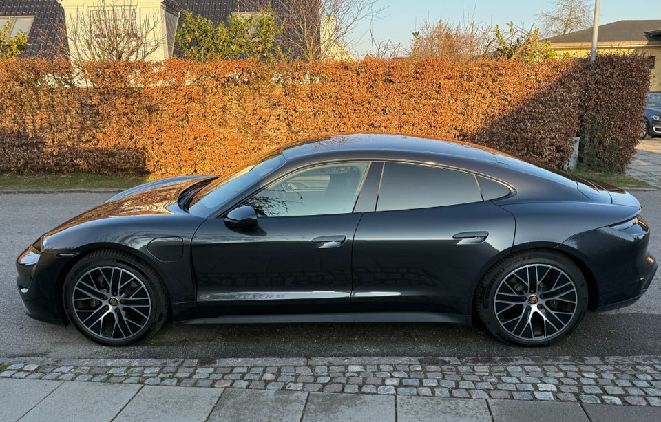 Porsche Taycan 4d
