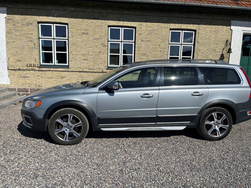 Volvo XC70 2,4 D5 215 Summum aut. AWD 5d
