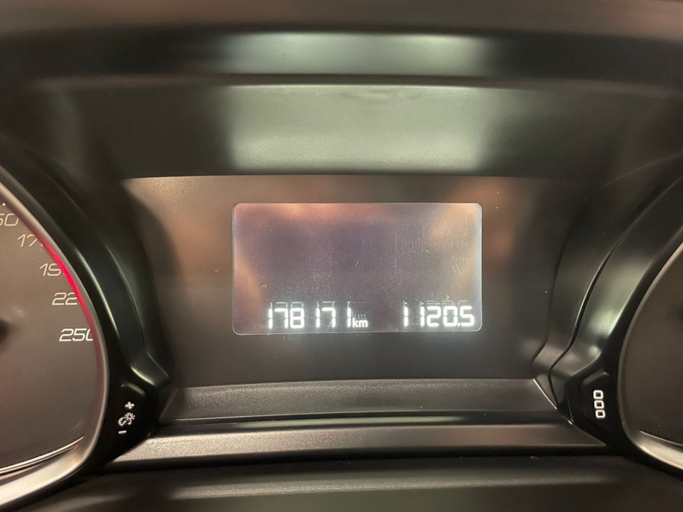 Peugeot 308 1,2 e-THP 130 Active SW 5d