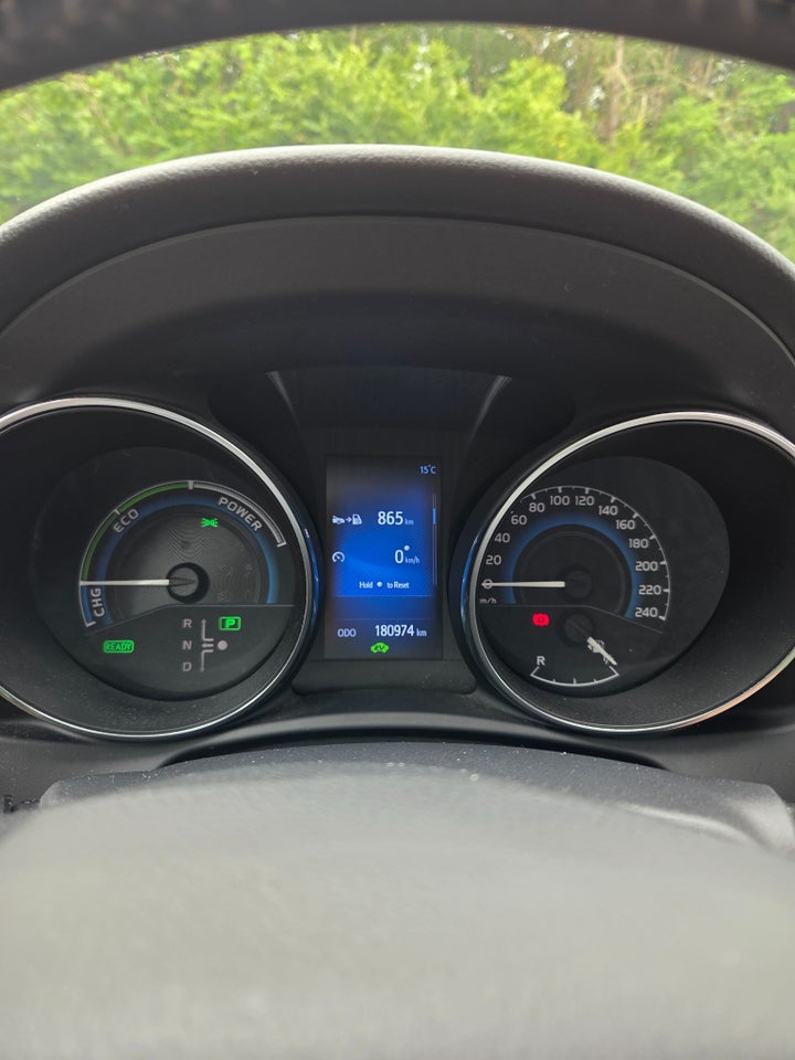 Toyota Auris 1,8 Hybrid H4 CVT 5d