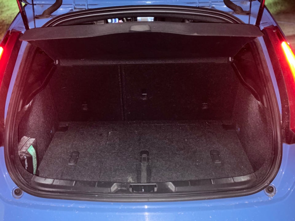 Volvo V40 1,6 D2 115 R-Design 5d