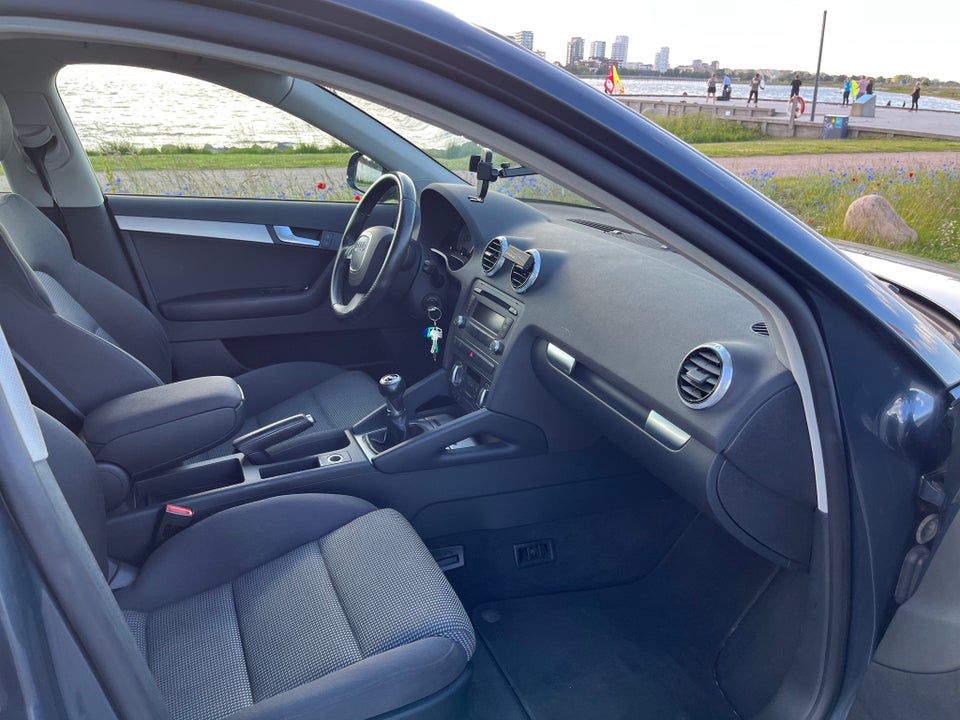 Audi A3 2,0 TDi 136 Ambiente Sportback 5d