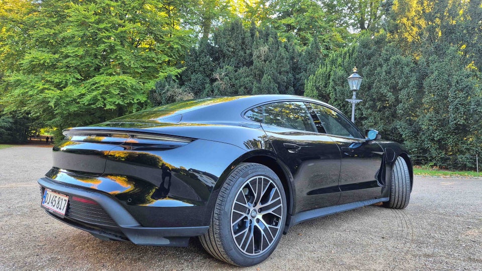 Porsche Taycan Performance+ 4d