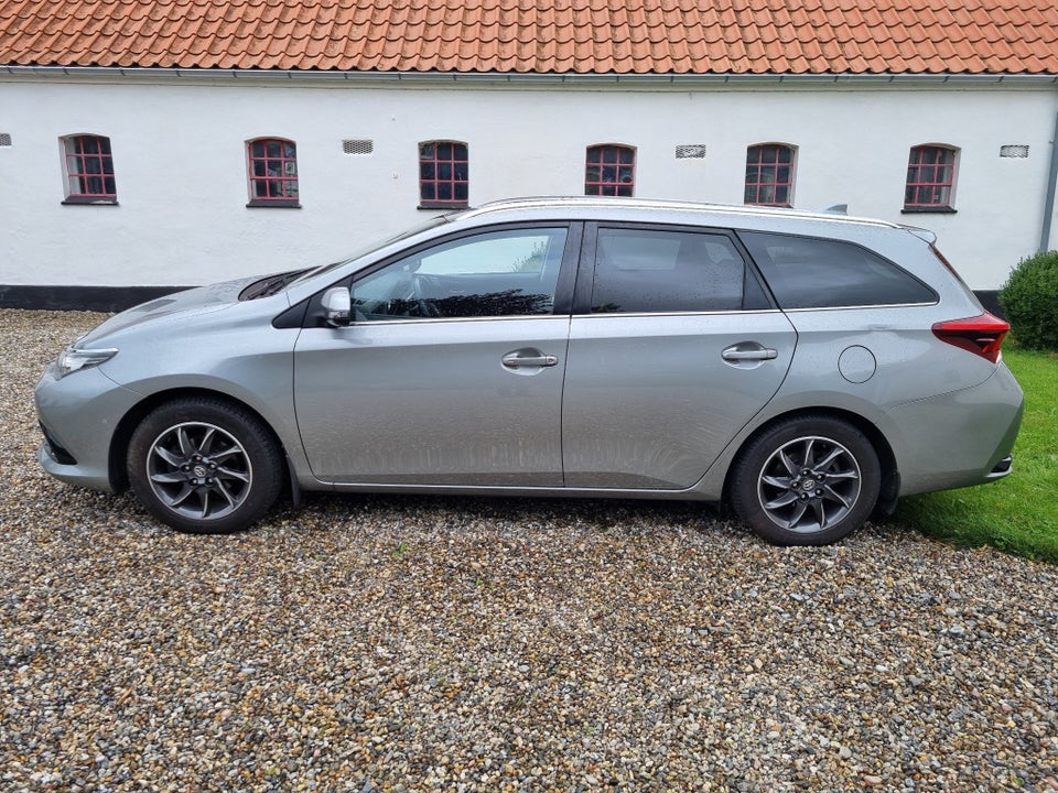 Toyota Auris 1,2 T T2 Touring Sports 5d