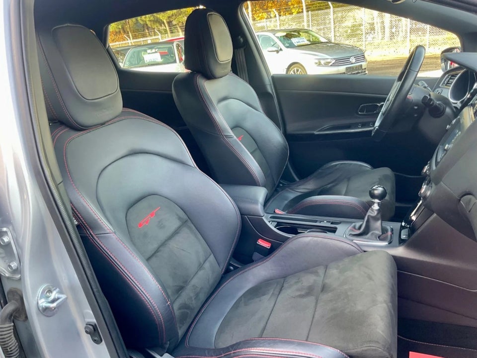 Kia Ceed 1,6 T-GDi GT Advance 5d