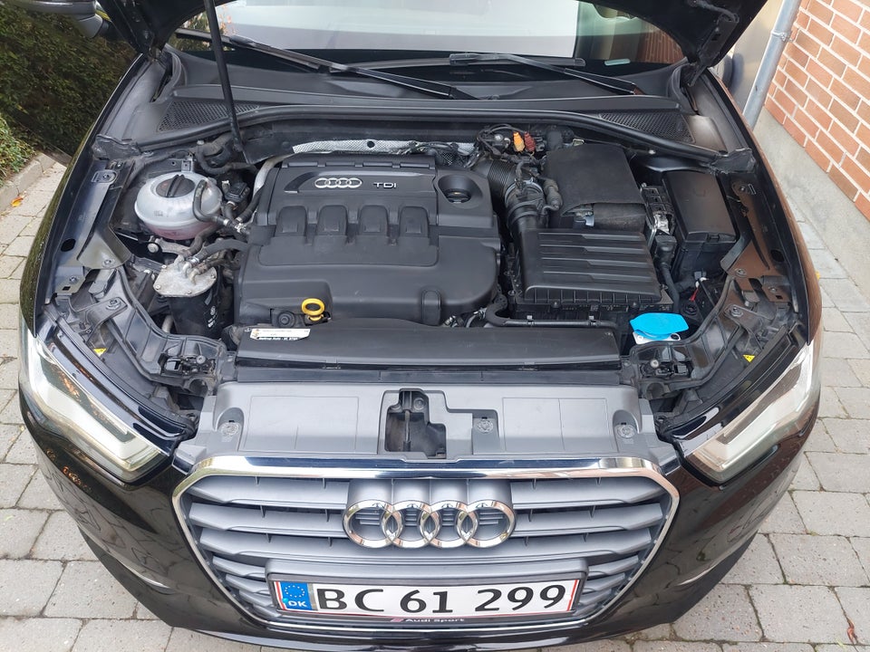 Audi A3 2,0 TDi 150 S-line Sportback S-tr. 5d