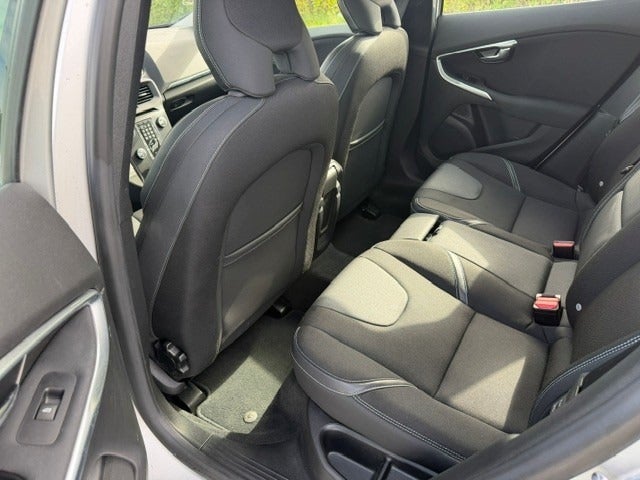 Volvo V40 1,6 T4 180 Momentum aut. 5d