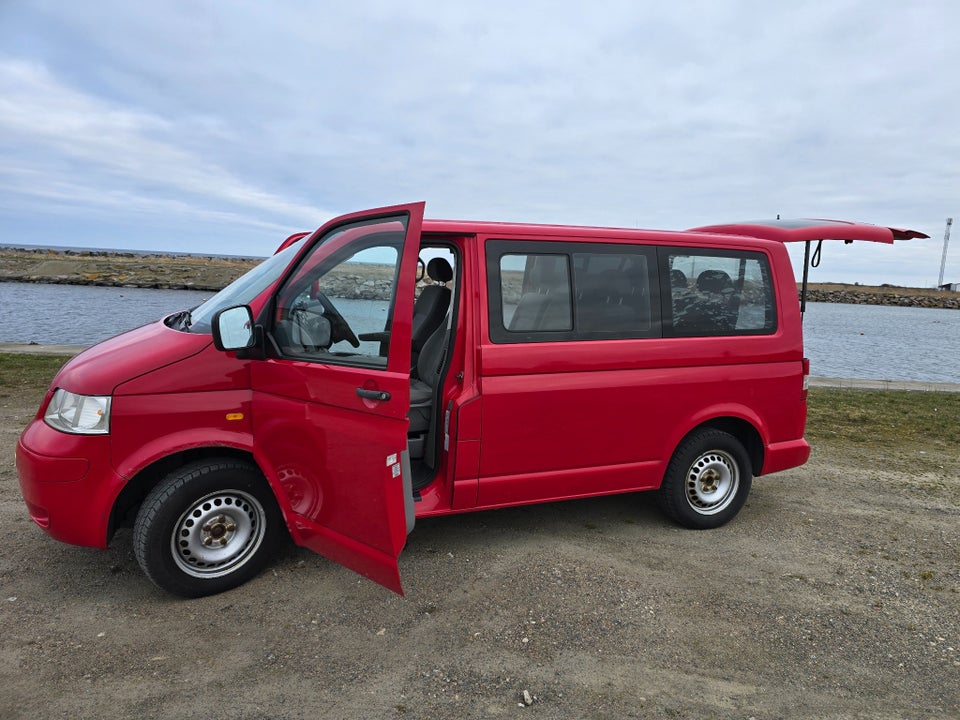 VW Transporter 2,5 TDi 130 Comfortline 5d