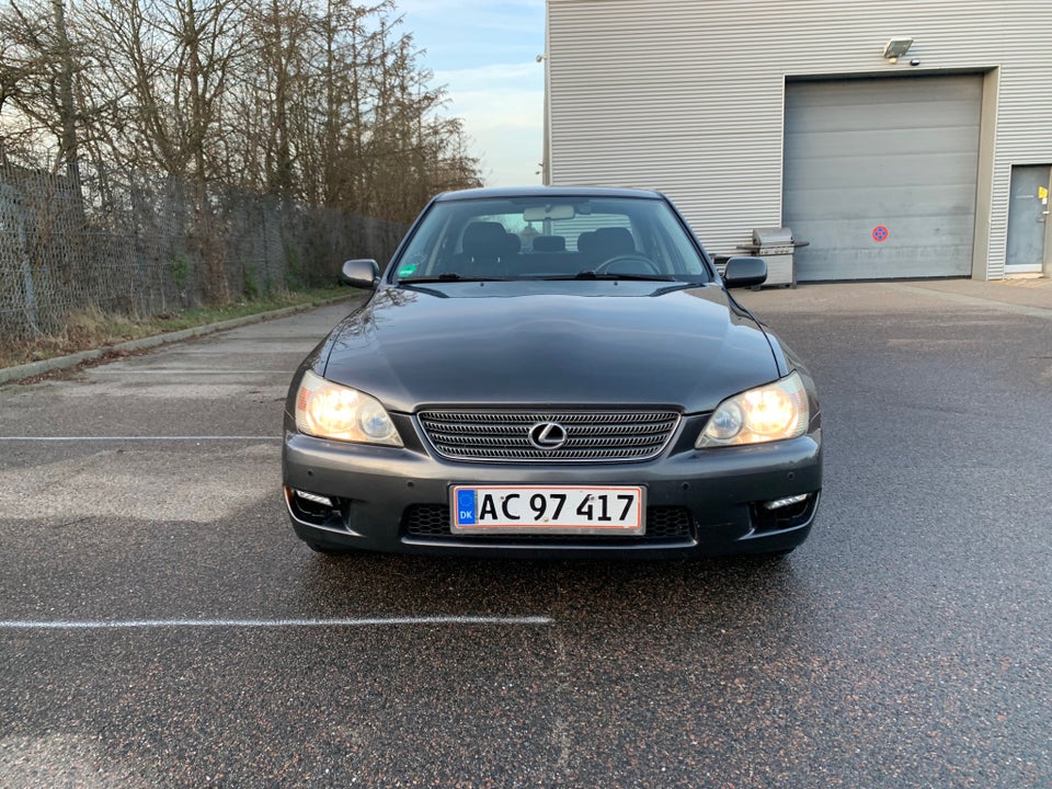 Lexus IS200 2,0 aut. 4d