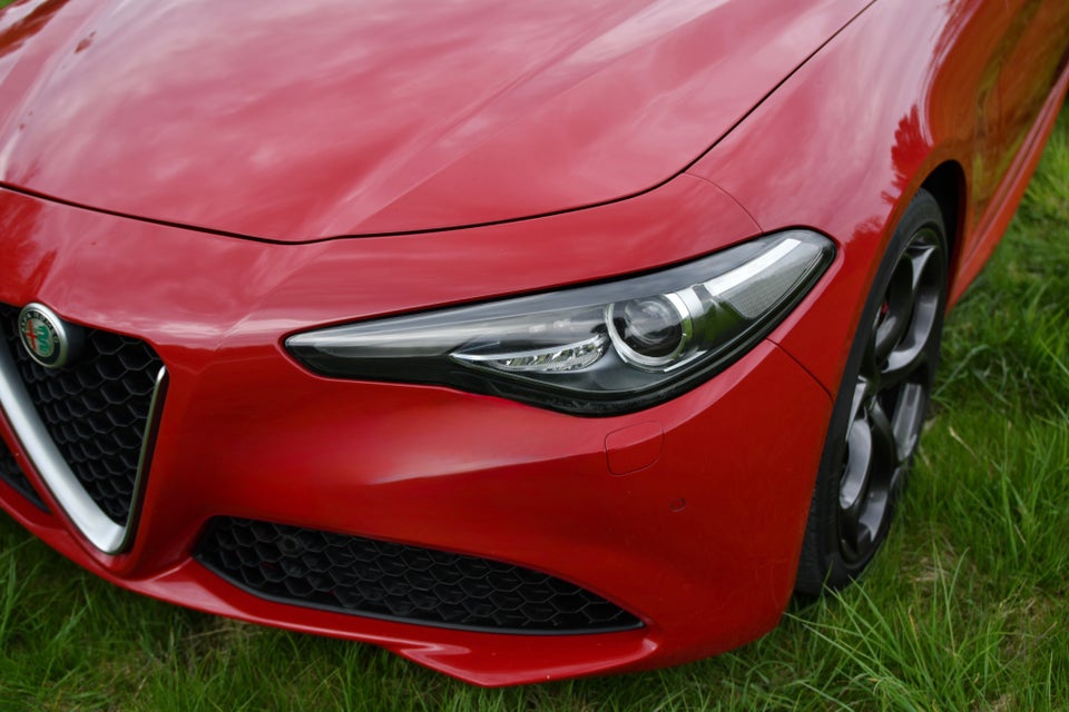Alfa Romeo Giulia 2,0 T 200 Super aut. 4d