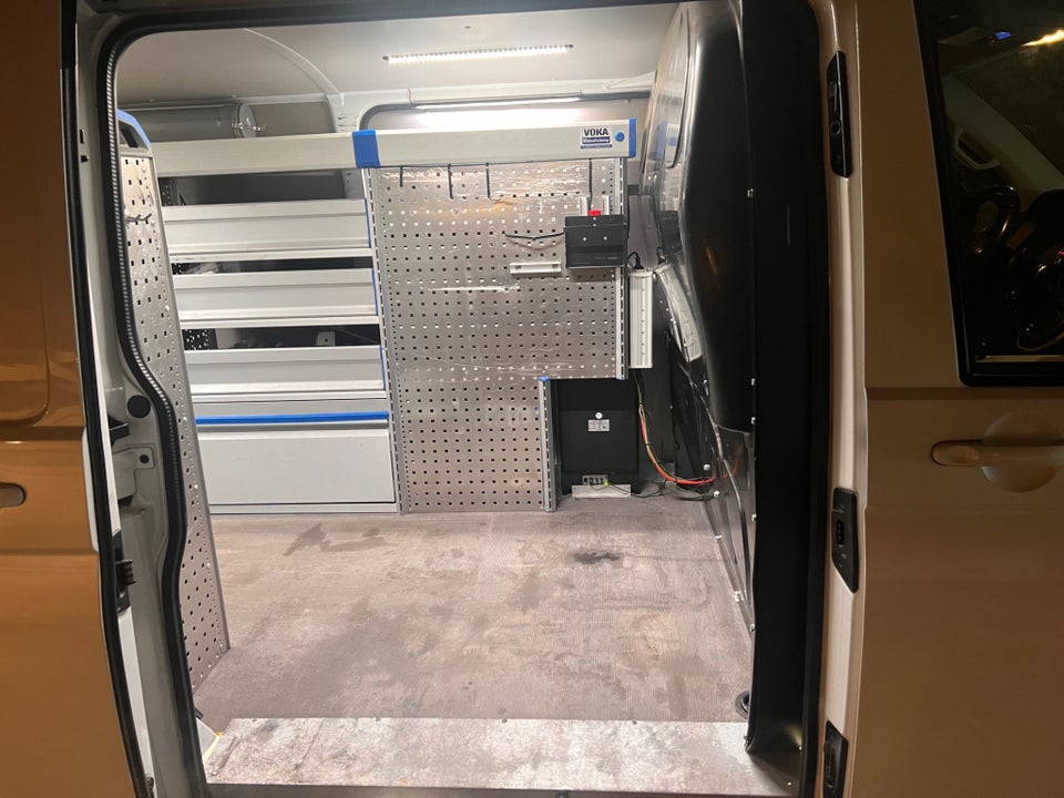 VW Transporter 2,0 TDi 204 Kassevogn DSG lang