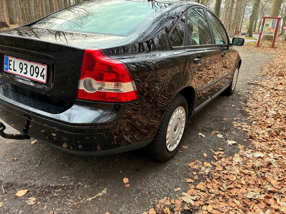 Volvo S40 1,6  4d