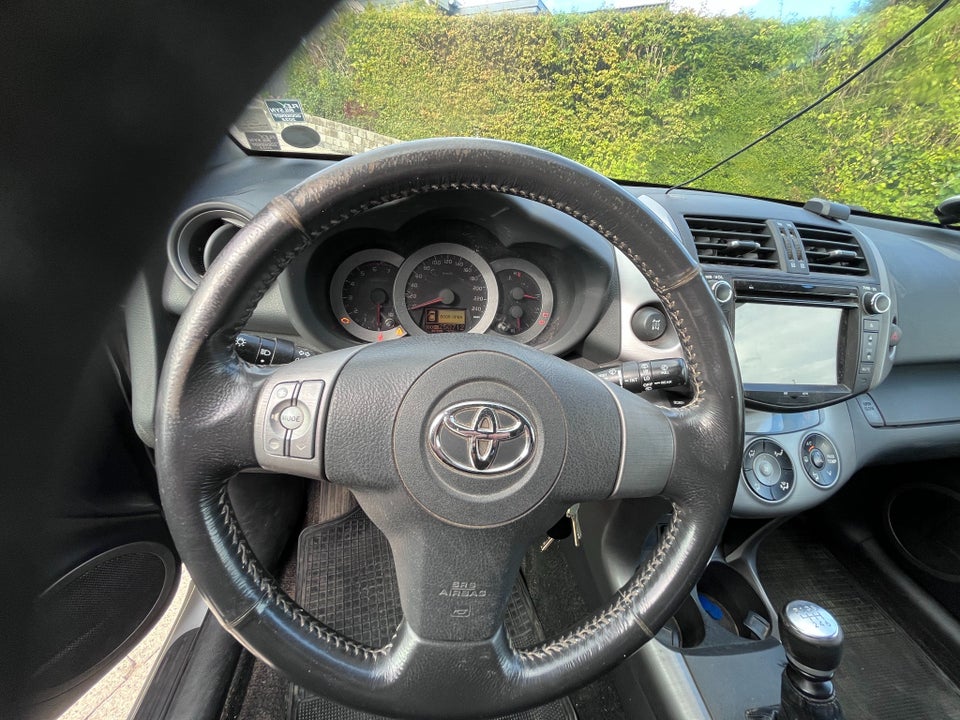 Toyota RAV4 2,2 D-CAT 177 Van 5d