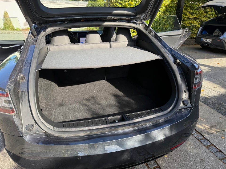 Tesla Model S Standard Range AWD 5d