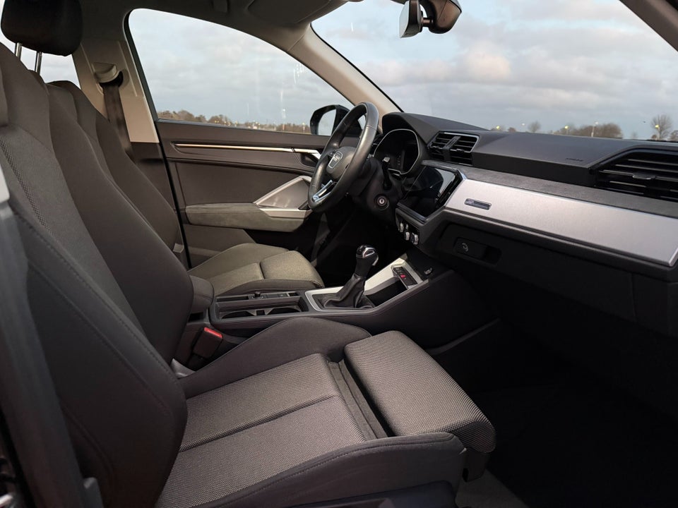 Audi Q3 45 TFSi e Attitude plus S-tr. 5d