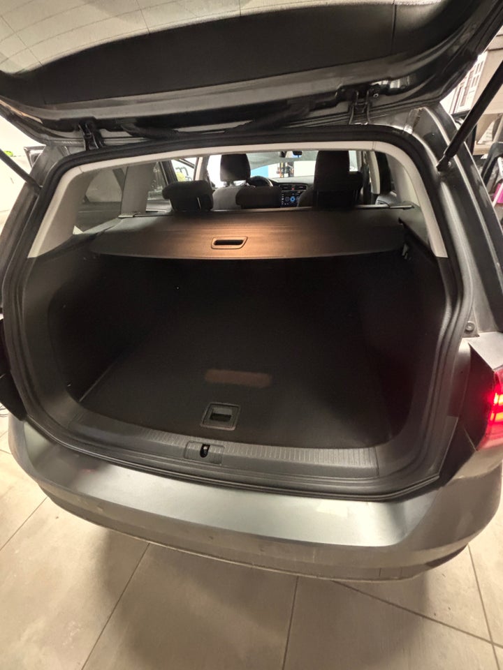 VW Golf VII 1,6 TDi 115 IQ.Drive Variant DSG 5d