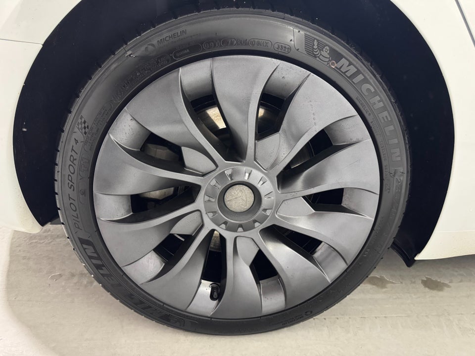 Tesla Model 3 RWD 4d