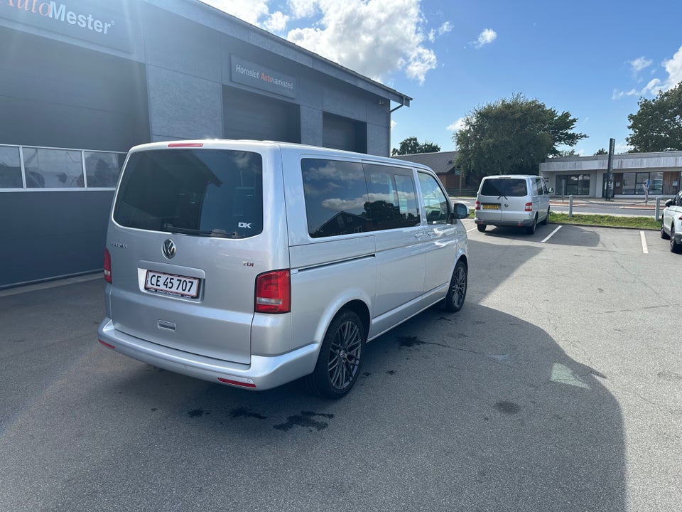 VW Multivan 2,0 TDi 180 Highline DSG kort 4d